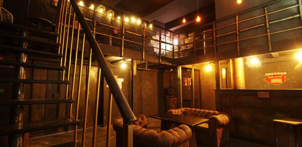 Рок-н-ролл. Двухуровневый лофт с мотоциклом