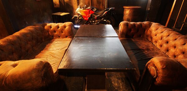 Рок-н-ролл. Двухуровневый лофт с мотоциклом