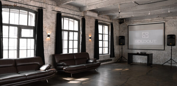 SoldOut Lофт. Лофт-пространство с панорамными окнами