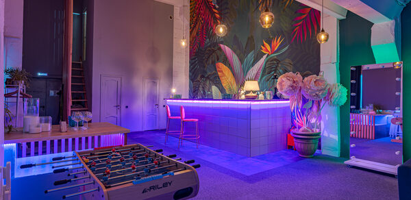 Стилизованный лофт с высокими потолками и верандой