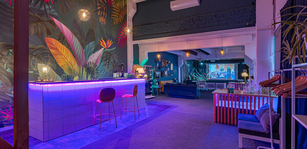 Стилизованный лофт с высокими потолками и верандой