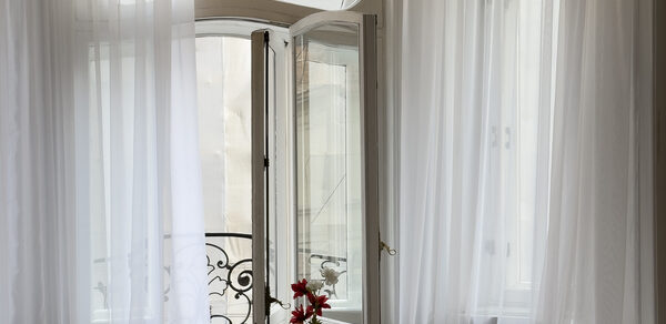 Малый зал в классическом стиле для различных мероприятий