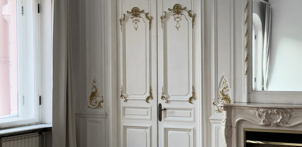 Large bright hall in classical style with a fireplace