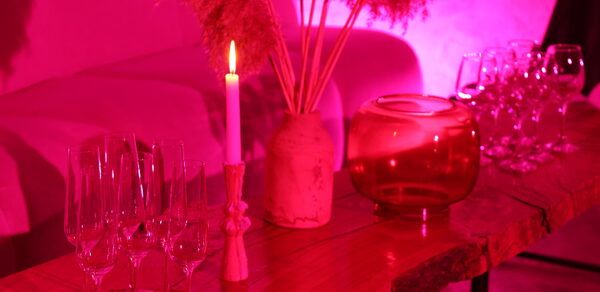 Светлый лофт со светомузыкой и барной стойкой