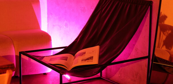 Светлый лофт со светомузыкой и барной стойкой