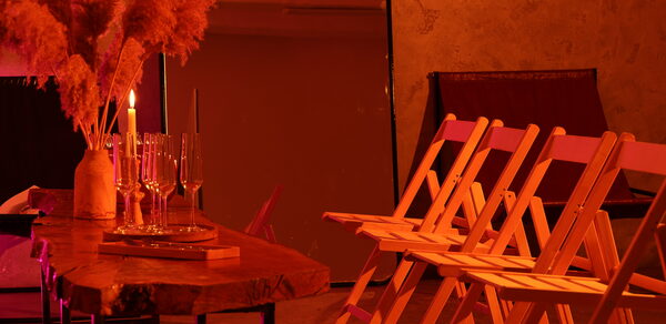 Светлый лофт со светомузыкой и барной стойкой