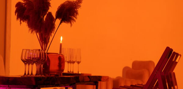 Светлый лофт со светомузыкой и барной стойкой