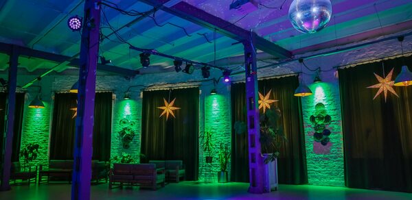 Loft Com.nata. Полукруглый эколофт с уникальной подсветкой