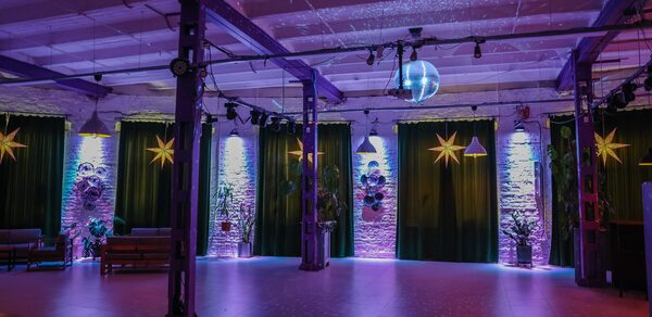 Loft Com.nata. Полукруглый эколофт с уникальной подсветкой