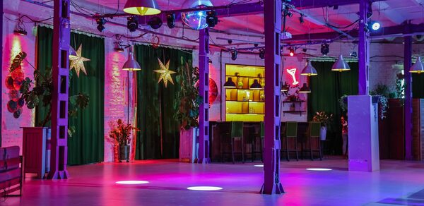 Loft Com.nata (Лофт Ком.ната). Полукруглый эколофт с уникальной подсветкой