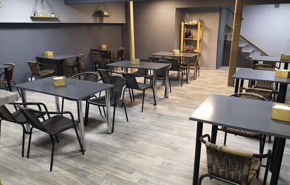 Площадка в строгих тонах для праздничных мероприятий