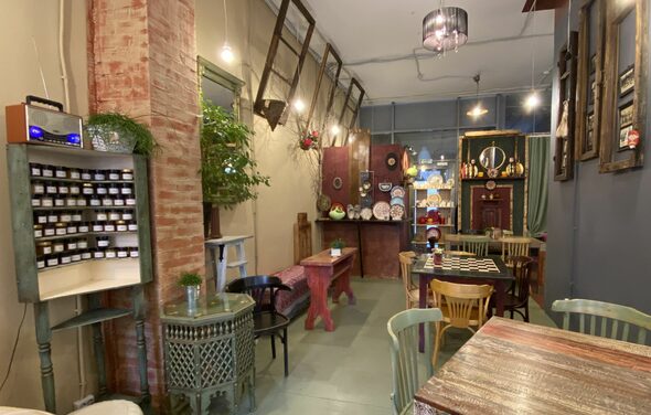 Уютное помещение с винтажной мебелью