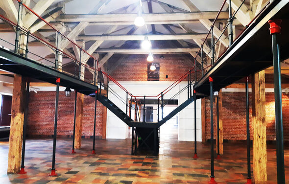 Просторный двухэтажный лофт