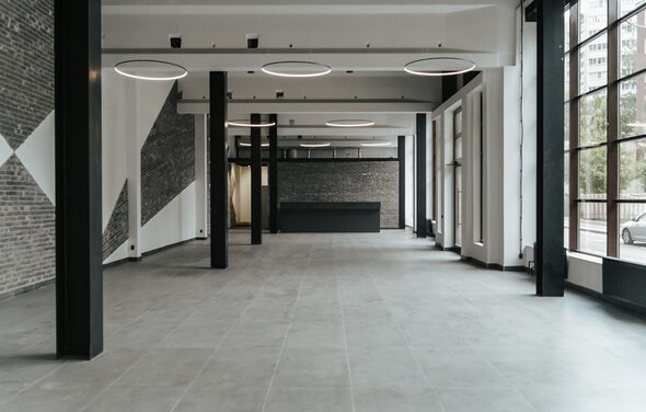 Лофт с окнами в пол 