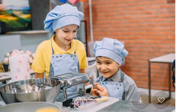 Лофт-кухня с островком для детских событий