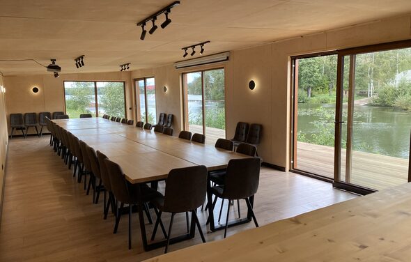 Курголовский Берег Беседка на берегу озера