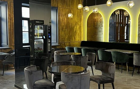 Acqualina Apartments Просторный зал при отеле 