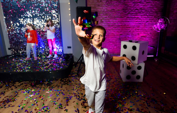 Просторный лофт с кухней для детских мероприятий 