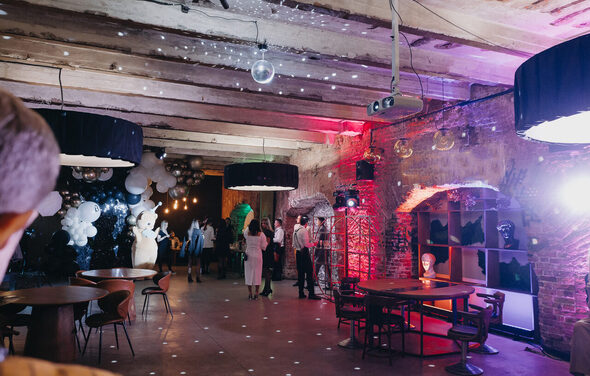 БРУСНИЦЫН ЛОФТ. Большой лофт на берегу залива