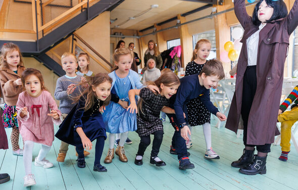 Домик с панорамными окнами для детских мероприятий