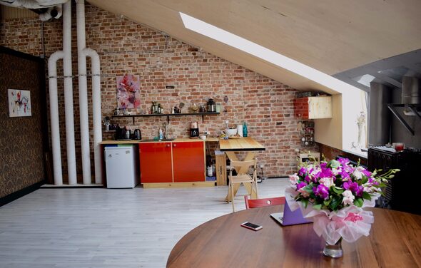 Citrus Space Лофт-мансарда с камином