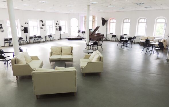 Лофт Фарфор. Торжественный лофт с роялем