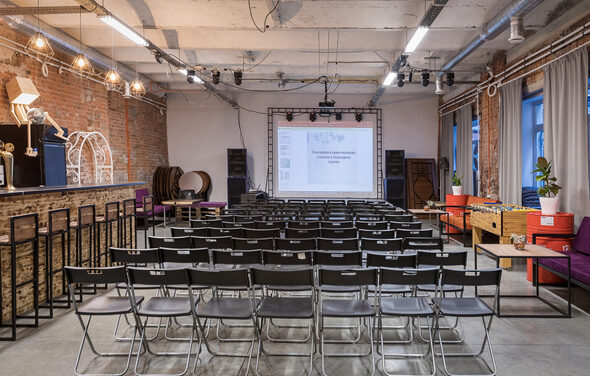 Loft Com.nata.Тренинговый лофт со сценой