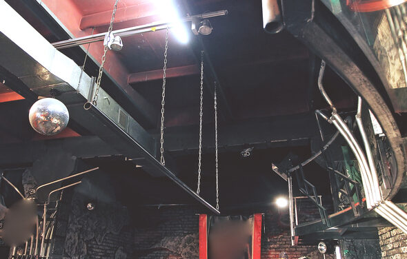 Брутальный лофт с барной стойкой