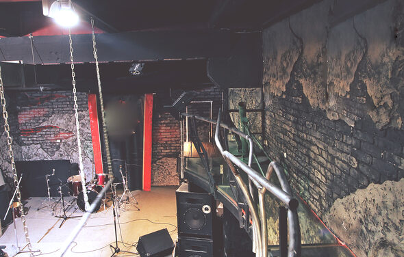 Route 148 (Маршрут 148). Брутальный лофт с барной стойкой