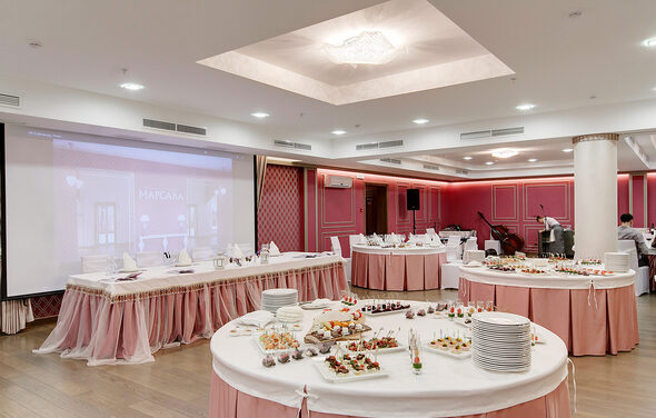 Банкетный зал с террасой