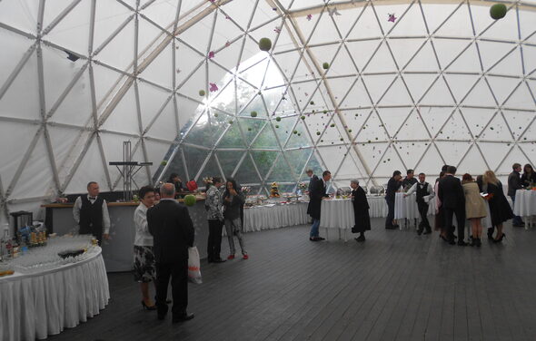 Терраса в волшебном саду