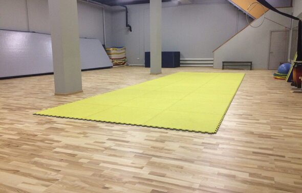 Атмосфера. Зал с паркетом 