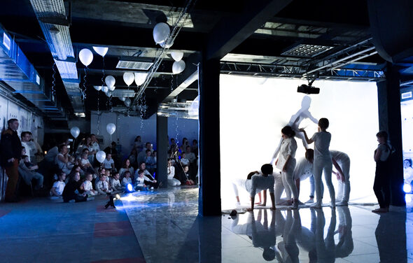 Brick House WHITE Лофт с большим экраном 