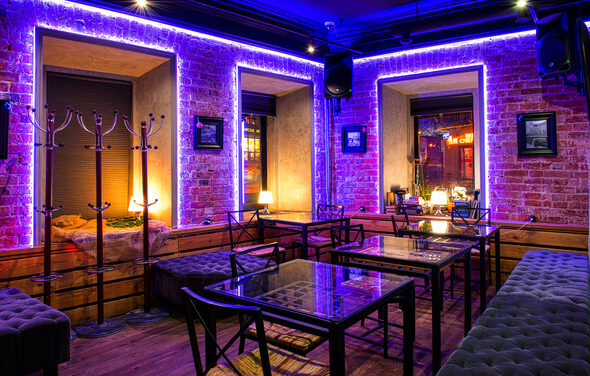 Cozy loft with karaoke, kitchen and bar 