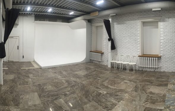 Мастерская на Кулишках с фактурными стенами 