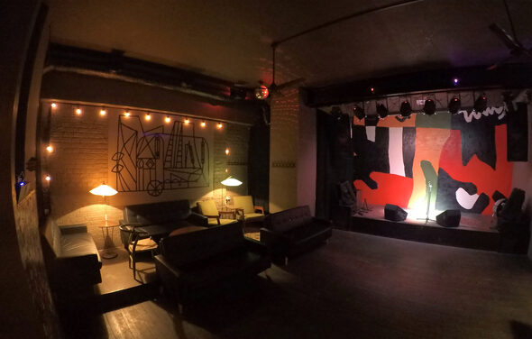 Лофт-бар со сценой