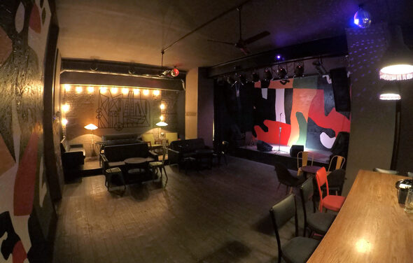 Лофт-бар со сценой