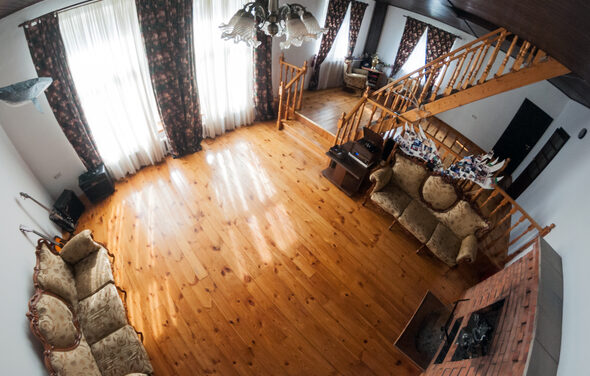 Двухэтажный коттедж за городом