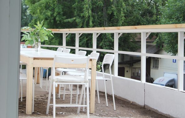 Светлый лофт с балконом