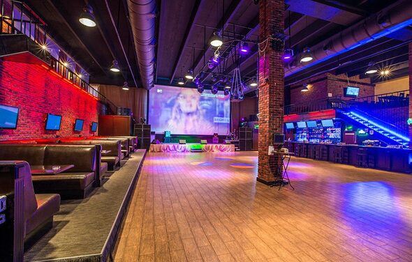 Ресторан Арена Олимп Арт-пространство с высокими потолками