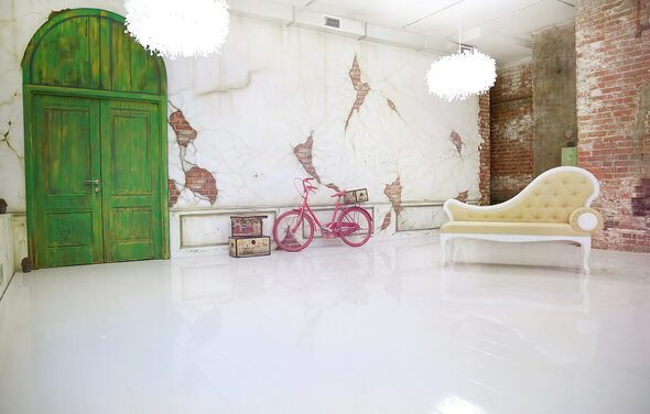 Apriori Photo Нежный лофт с арочными окнами 