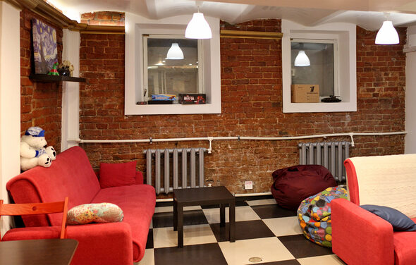 Зал с кино и играми