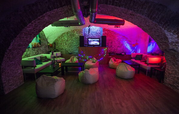 Наш Лофт Зал с кирпичными сводами в центре