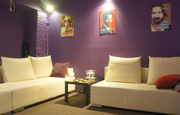 Мини-кинотеатр с играми и кальяном