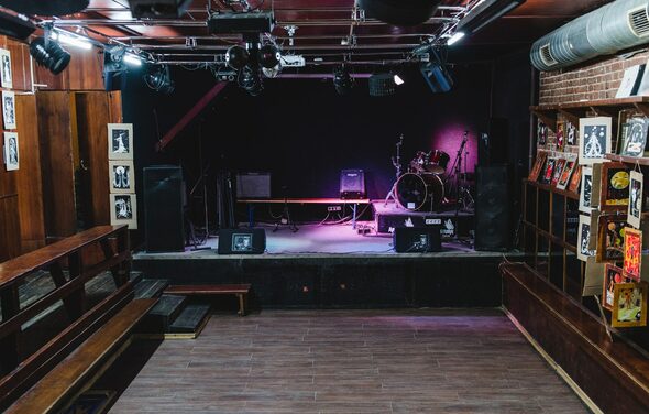 Лофт со сценой для концертов и вечеринок