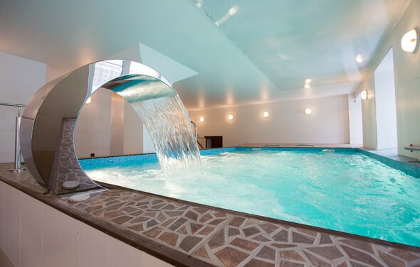 Лефортовские Бани и Сауны Зал с бассейном и водопадом