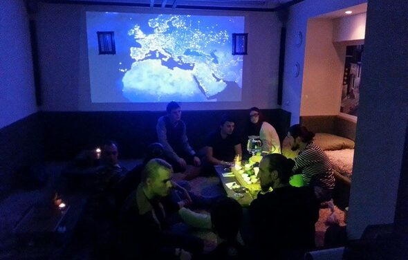 Уютная чайная комната