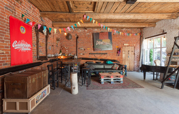 Гараж в стиле Лофт на Садовом