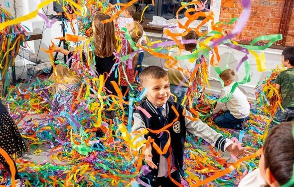 Кирпичный лофт с большими окнами для детских праздников 