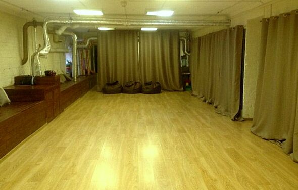 Большой белый зал на Угловом